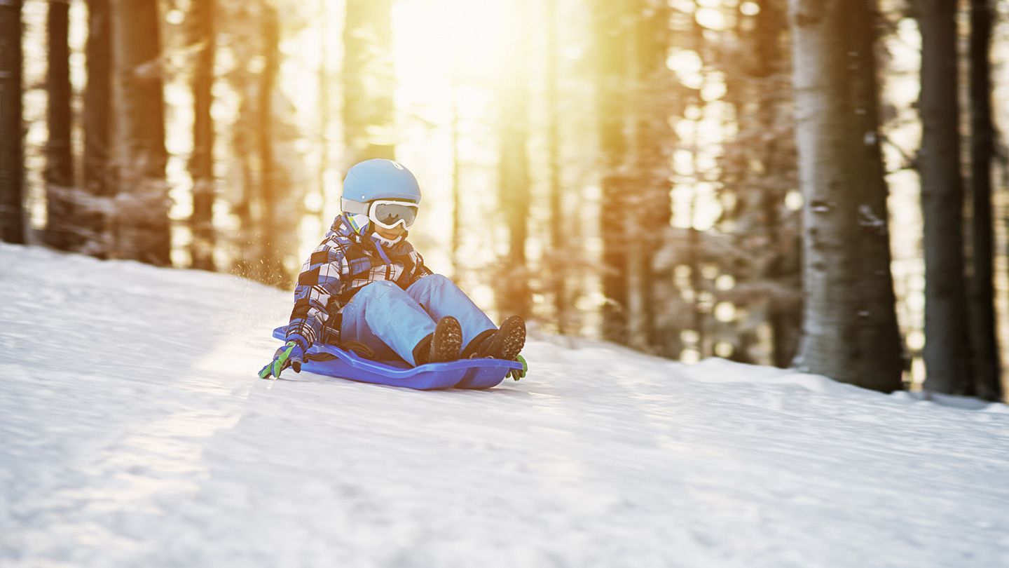 防止儿童在滑雪橇、滑雪和其他冬季运动中遭受创伤性脑损伤